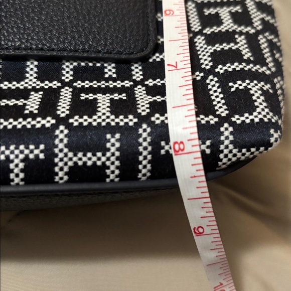 NWT Tommy Hilfiger blue and White Patterned Crossbody Bag - Picture 4 of 7